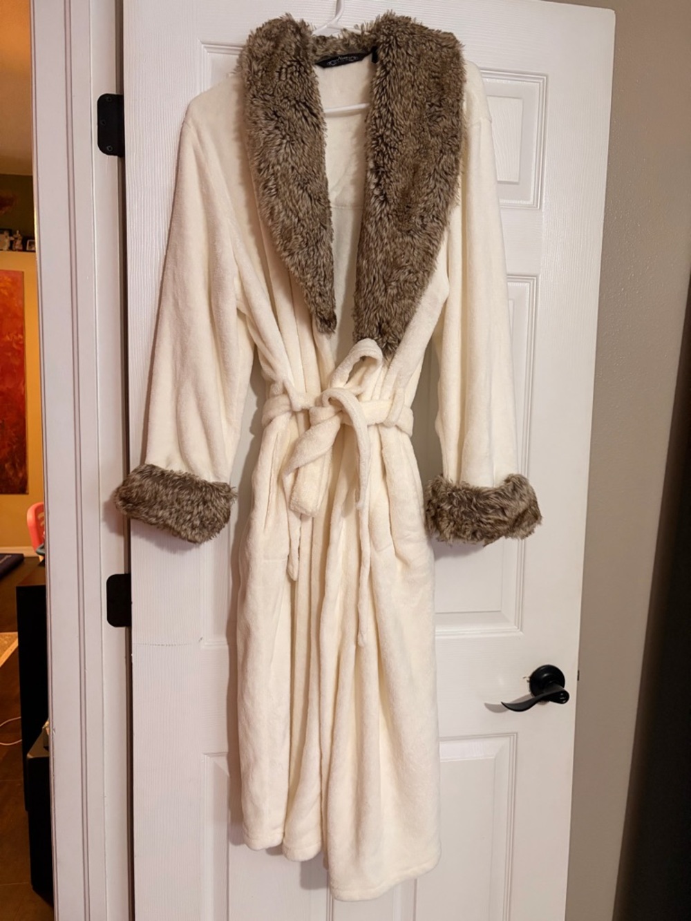 Plush Faux-Fur Trim Women's Cream Robe - Cozy Lounge Wrap pottery Barn Doupe